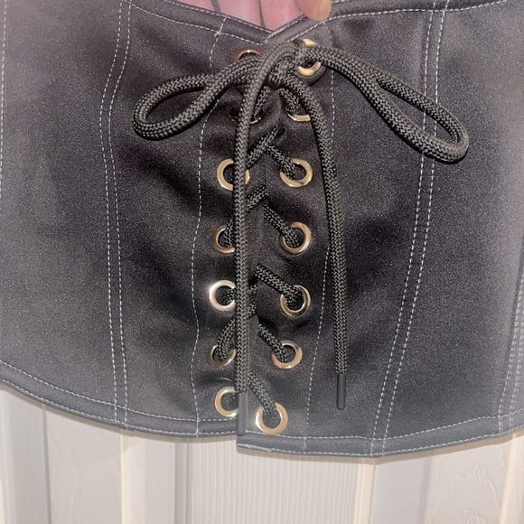 Women’s Small. Black back zipper corset Top.In description there’s 2 style ideas - Picture 3 of 8